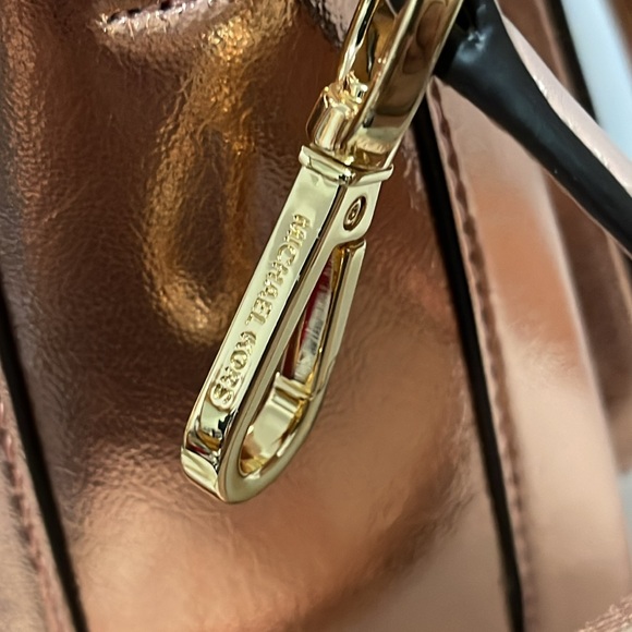 NWT Michael Kors Manhattan with Travel Coin Pouch - Primerose - STUNNING ๐๐๐คฉ - Picture 5 of 15